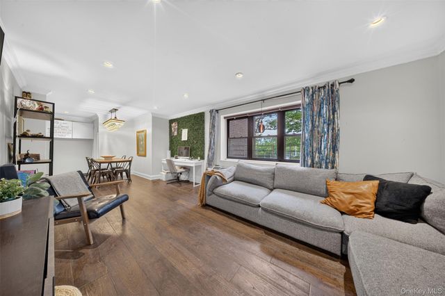 14460 Gravett Rd Apt 1D, Flushing, NY 11367