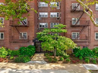 14460 Gravett Rd Apt 1D, Flushing, NY 11367
