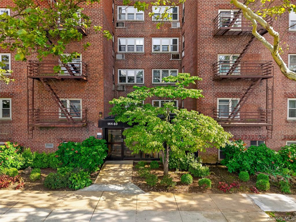 14460 Gravett Rd Apt 1D, Flushing, NY 11367