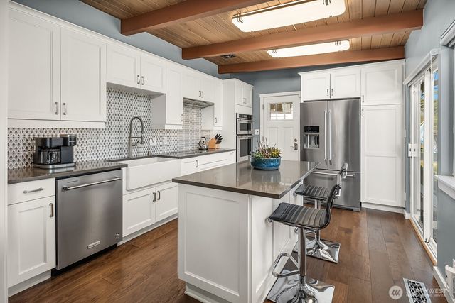 16623 Sylvester Road SW, Burien, WA 98166