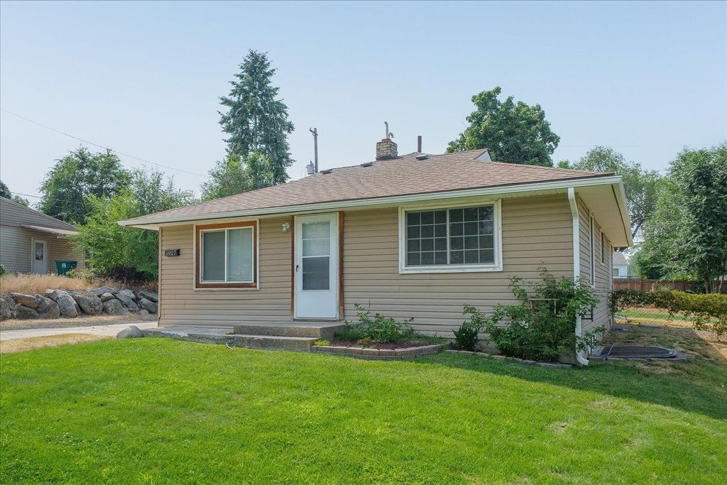 5927 N Cochran St, Spokane, WA 99205 photo 3