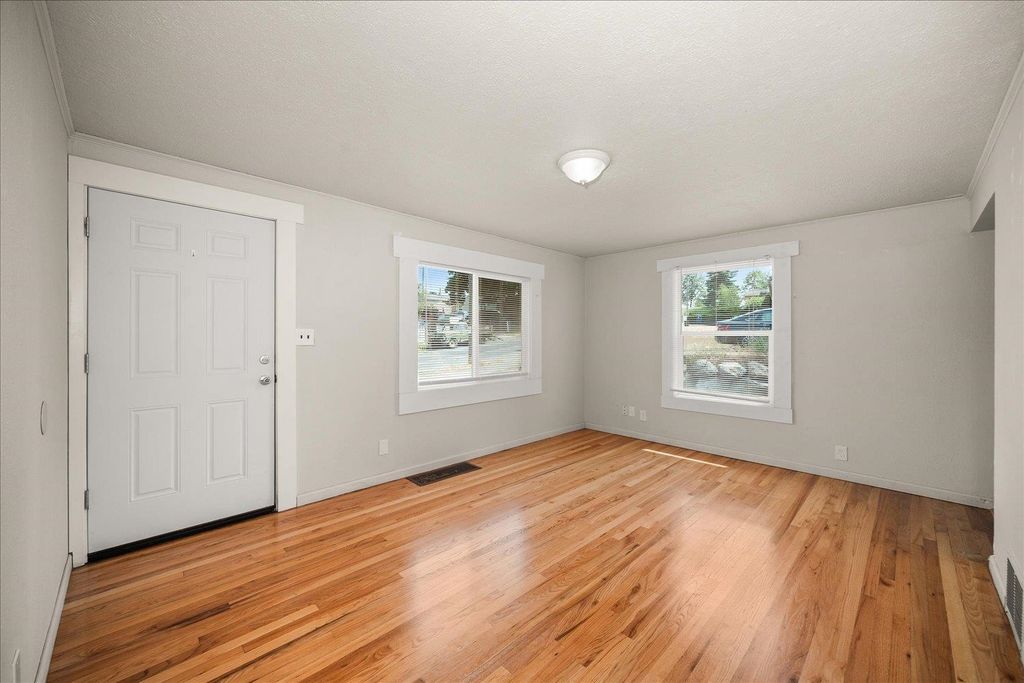 5927 N Cochran St, Spokane, WA 99205 photo 4