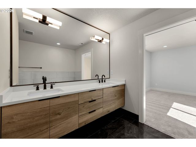 5909 Ne 56TH Cir, Vancouver, WA 98661