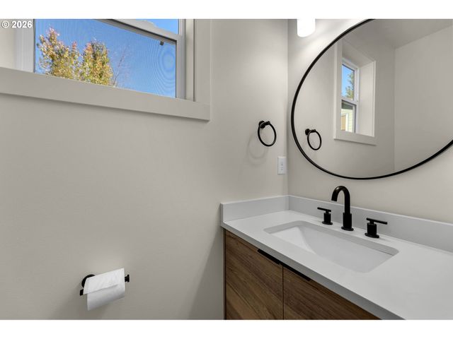 5909 Ne 56TH Cir, Vancouver, WA 98661