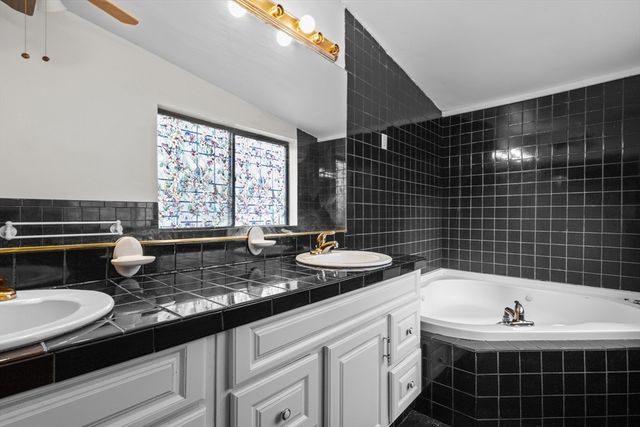 32 Morris St, Seekonk, MA 02771