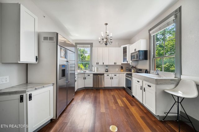 808 N 4th Ave, Knoxville, TN 37917