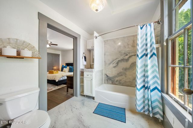 808 N 4th Ave, Knoxville, TN 37917