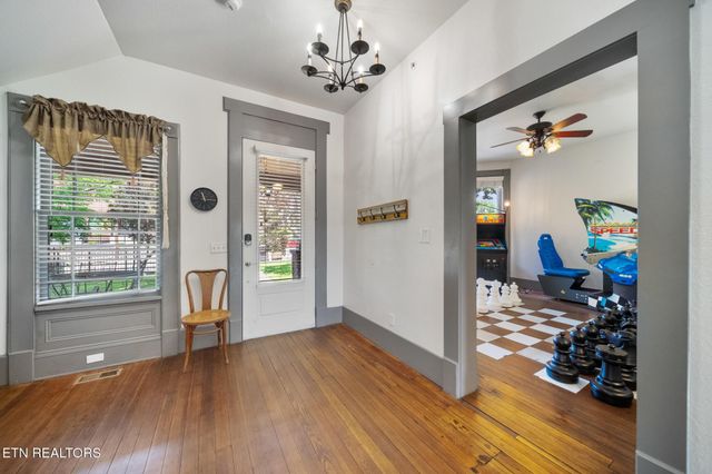 808 N 4th Ave, Knoxville, TN 37917