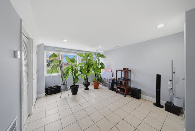 7901 S Whipple Street, Chicago, IL 60652