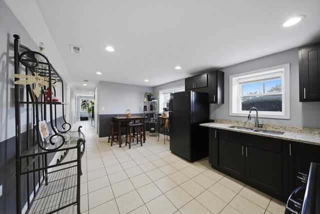 7901 S Whipple Street, Chicago, IL 60652