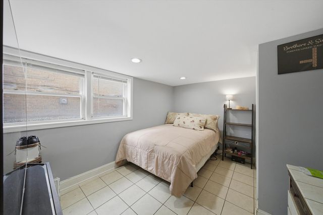 7901 S Whipple Street, Chicago, IL 60652