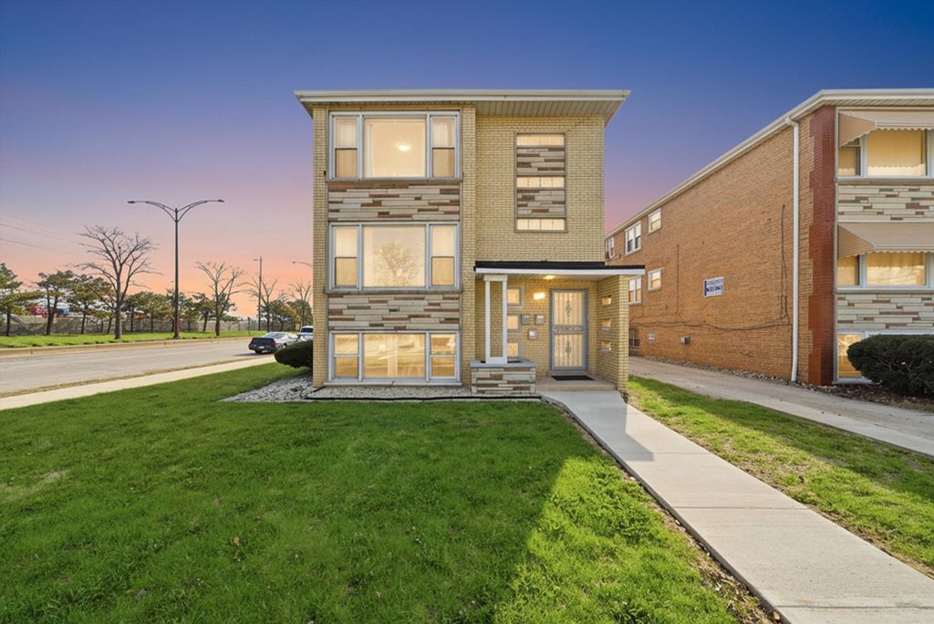 7901 S Whipple Street, Chicago, IL 60652