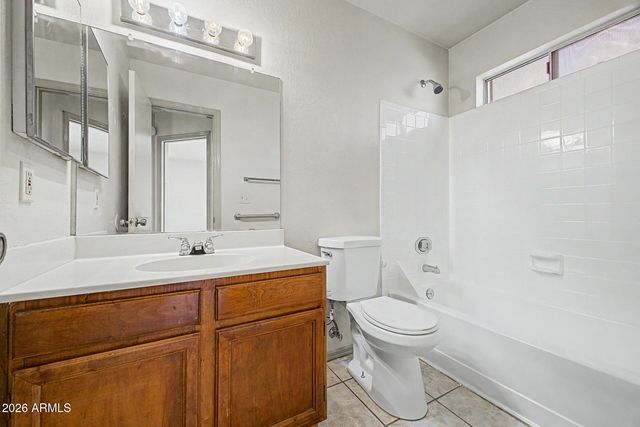 818 W ORAIBI Drive, Phoenix, AZ 85027