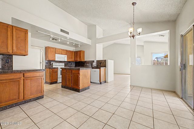 818 W ORAIBI Drive, Phoenix, AZ 85027