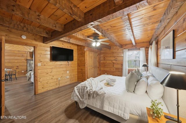 4372 Boogertown Rd 1, Sevierville, TN 37876