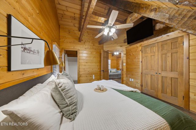 4372 Boogertown Rd 1, Sevierville, TN 37876