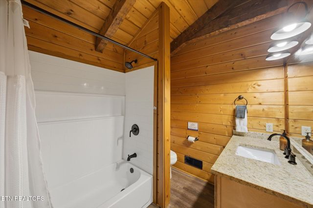 4372 Boogertown Rd 1, Sevierville, TN 37876