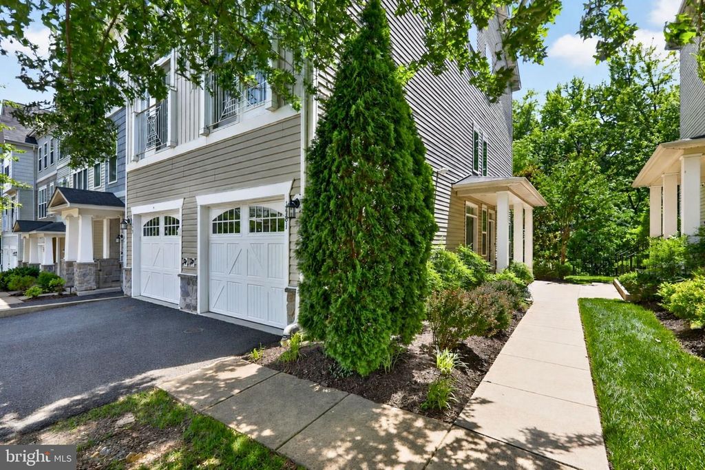 1581 RENATE DR, Woodbridge, VA 22192