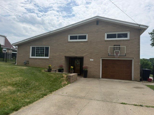 111 Hague Ln, South Union Twp, PA 15401