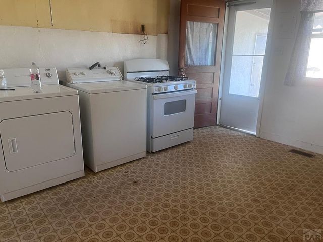 1104 Belmont Ave, Pueblo, CO 81004