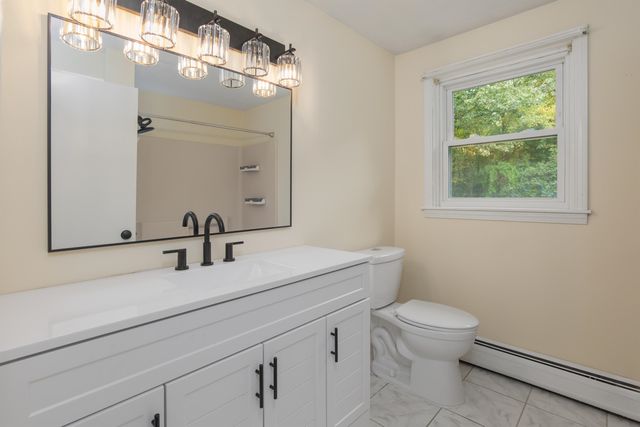 7 R Desforge Lane R, Derry, NH 03038