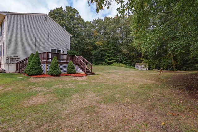 7 R Desforge Lane R, Derry, NH 03038