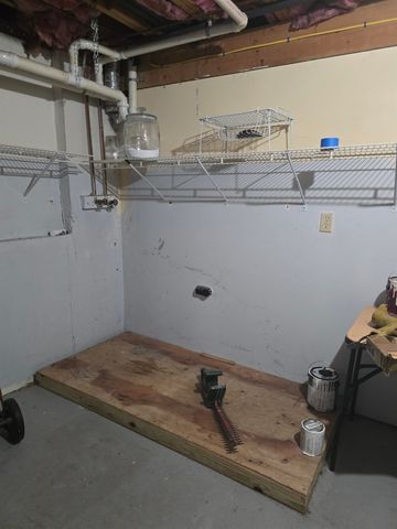 7 R Desforge Lane R, Derry, NH 03038