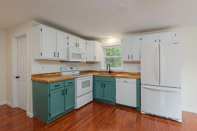 7 R Desforge Lane R, Derry, NH 03038