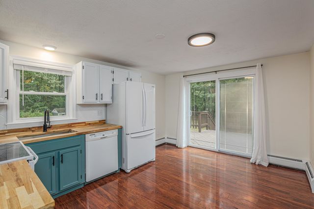 7 R Desforge Lane R, Derry, NH 03038