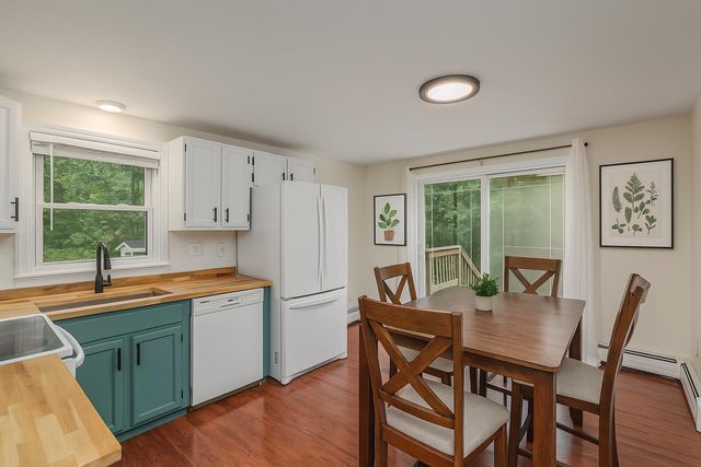 7 R Desforge Lane R, Derry, NH 03038