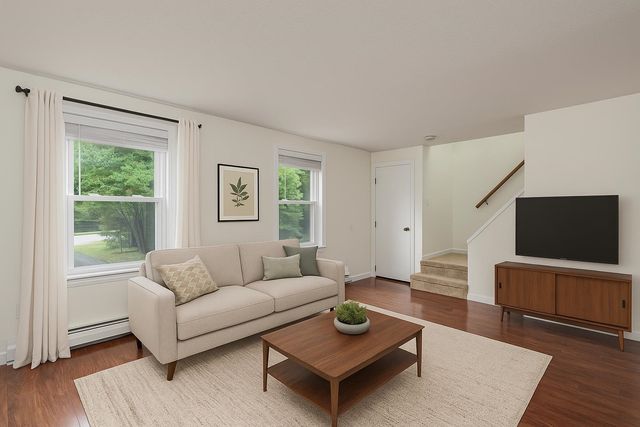 7 R Desforge Lane R, Derry, NH 03038