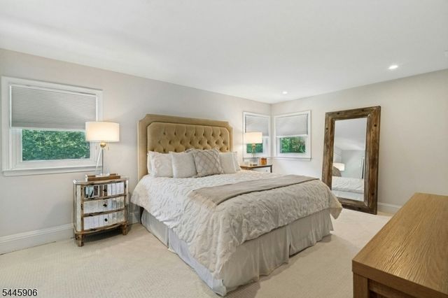 247 Oldwoods Rd, Franklin Lakes Boro, NJ 07417
