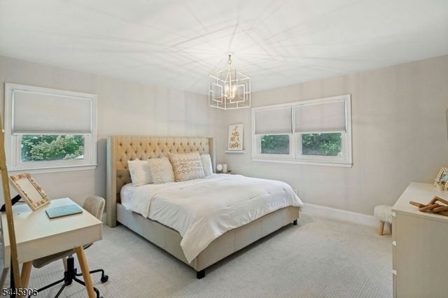 247 Oldwoods Rd, Franklin Lakes Boro, NJ 07417