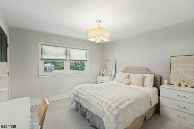 247 Oldwoods Rd, Franklin Lakes Boro, NJ 07417