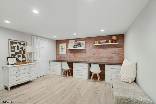 247 Oldwoods Rd, Franklin Lakes Boro, NJ 07417