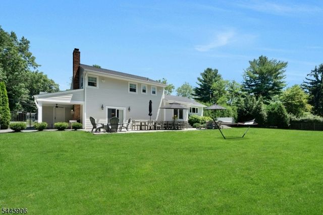 247 Oldwoods Rd, Franklin Lakes Boro, NJ 07417