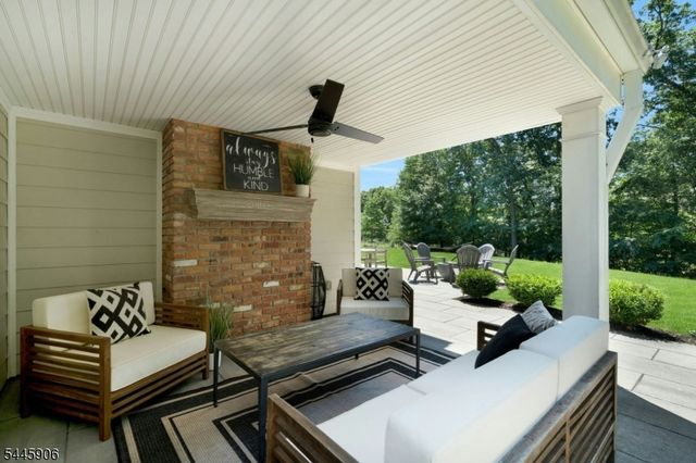 247 Oldwoods Rd, Franklin Lakes Boro, NJ 07417