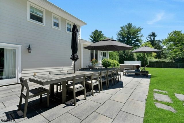 247 Oldwoods Rd, Franklin Lakes Boro, NJ 07417