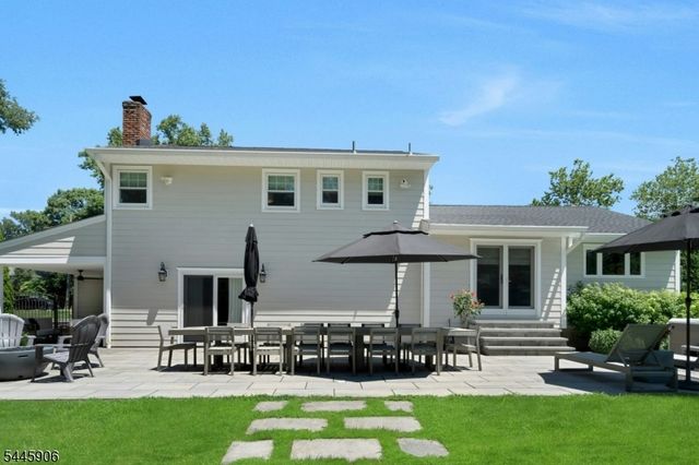 247 Oldwoods Rd, Franklin Lakes Boro, NJ 07417