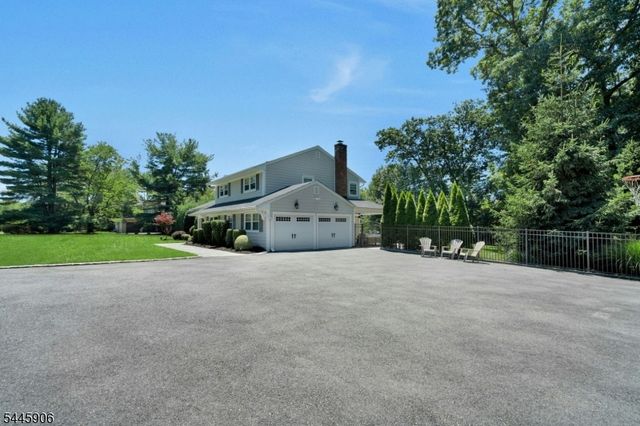 247 Oldwoods Rd, Franklin Lakes Boro, NJ 07417