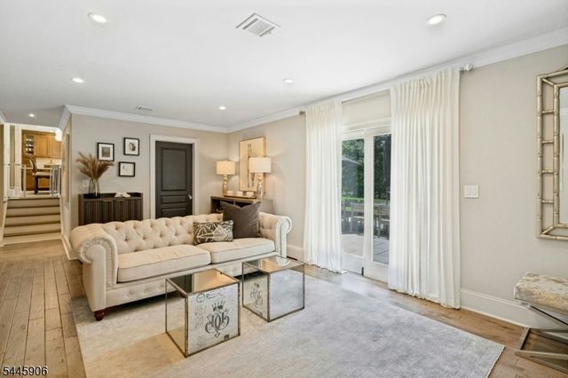 247 Oldwoods Rd, Franklin Lakes Boro, NJ 07417