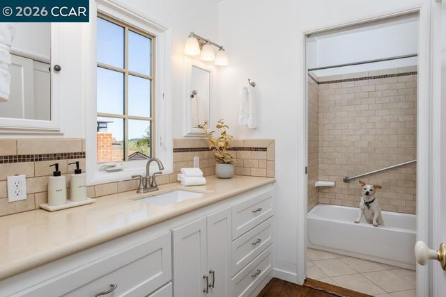 1040 Park Hills Rd, Berkeley, CA 94708