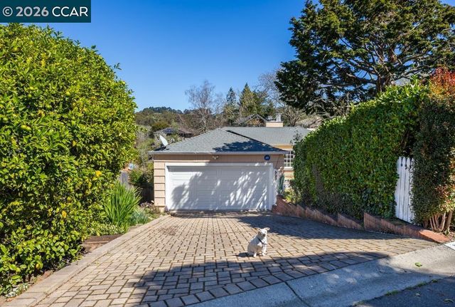 1040 Park Hills Rd, Berkeley, CA 94708