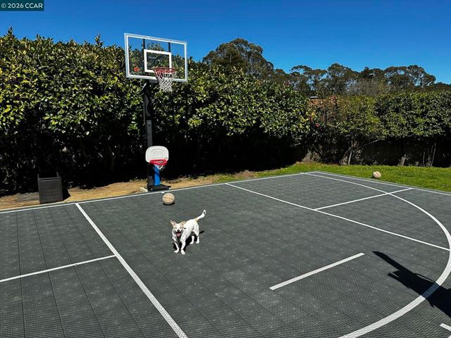 1040 Park Hills Rd, Berkeley, CA 94708