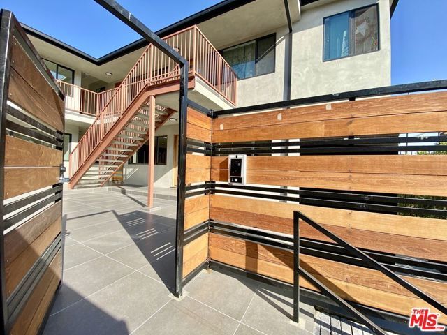 3207 W 3rd Street 4, Los Angeles, CA 90020