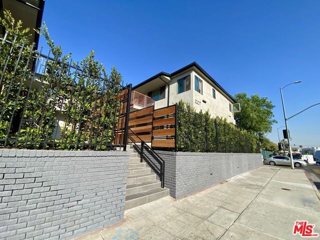 3207 W 3rd Street 4, Los Angeles, CA 90020