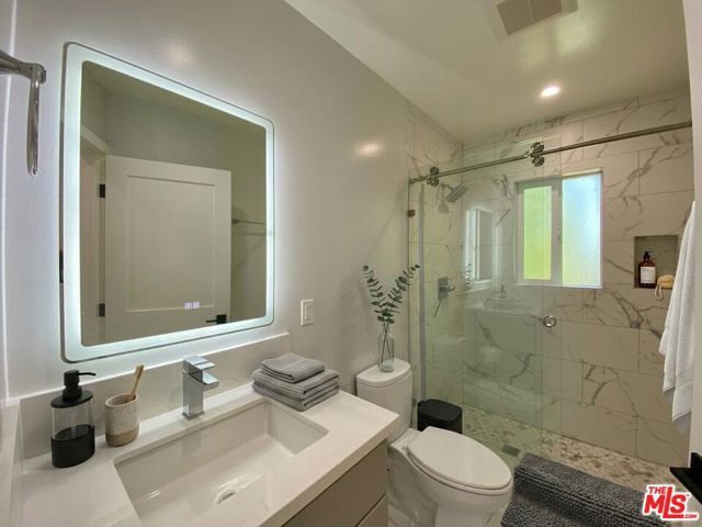 3207 W 3rd Street 4, Los Angeles, CA 90020