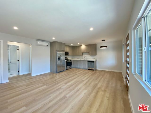 3207 W 3rd Street 4, Los Angeles, CA 90020