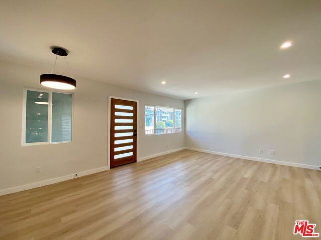 3207 W 3rd Street 4, Los Angeles, CA 90020