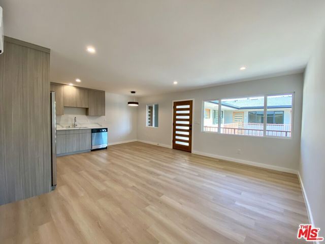 3207 W 3rd Street 4, Los Angeles, CA 90020